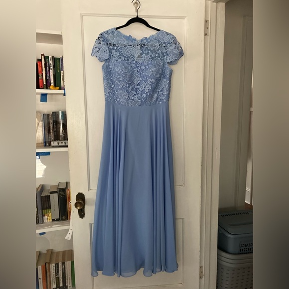 JJ’s House Estelle Light Blue Chiffon, Size 10, Bridesmaid or Prom/Formal Dress - Picture 4 of 5
